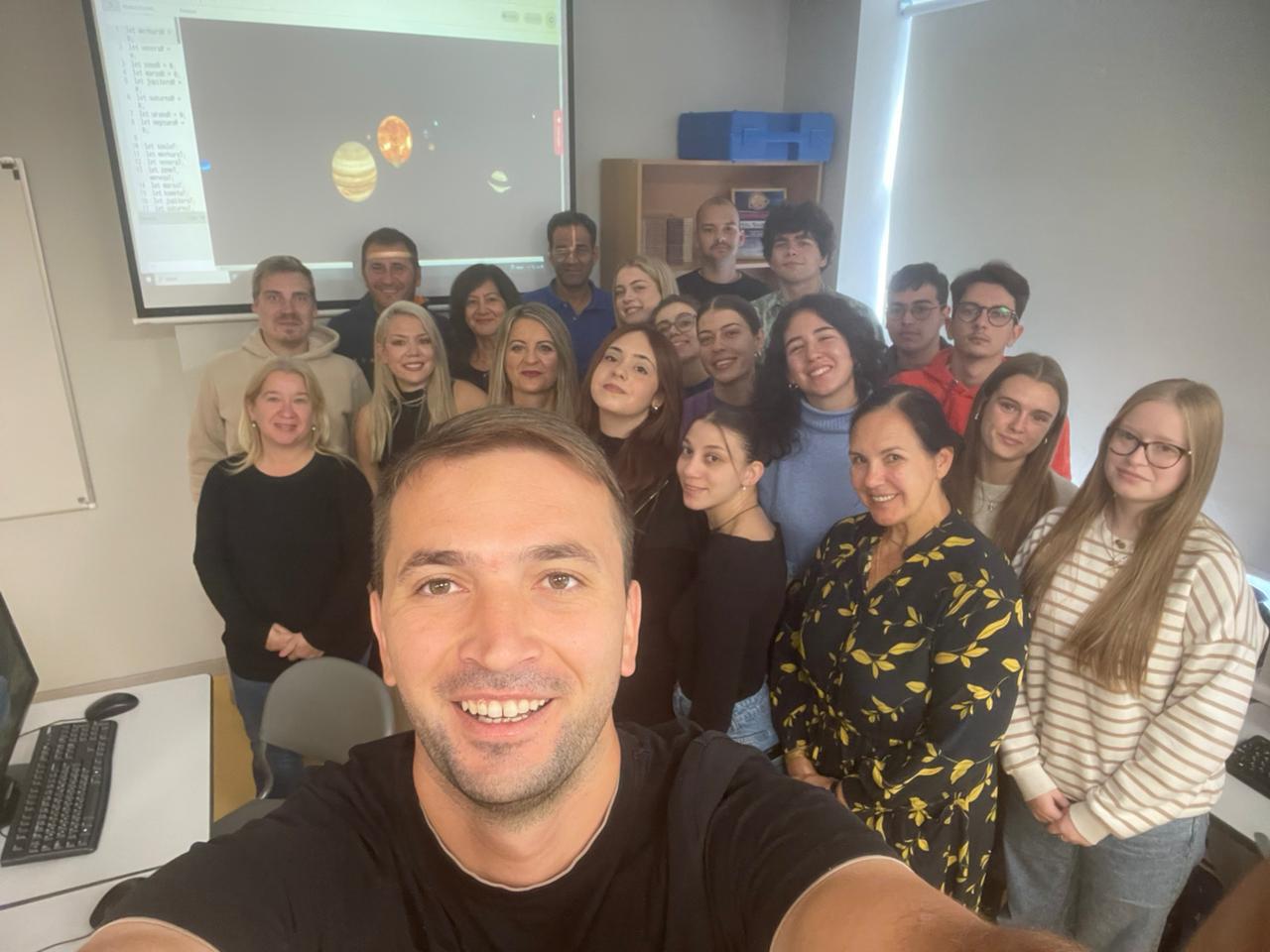 Kodlama Atölyesi - Güneş Sistemi Simülasyonu